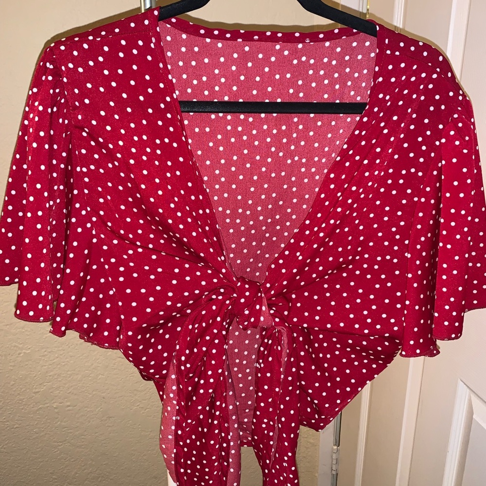 Cropped polka dot front twist shirt